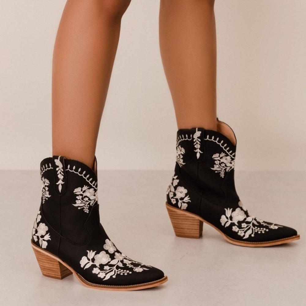 MIIM CAROLINE Black Faux Leather Floral Embroidered Western Heeled Cowboy Boots